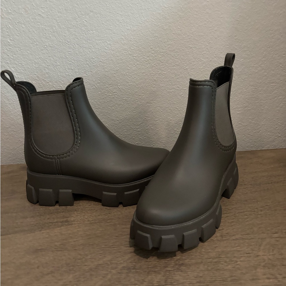 Jeffrey Campbell Olive Green Chunky Chelsea Ankle Boots - Picture 3 of 6